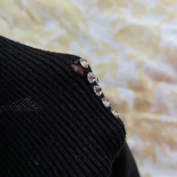 Black Bebe off shoulder top (stretchy) - Picture 2 of 2